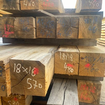 Stock poutres bois de charpente