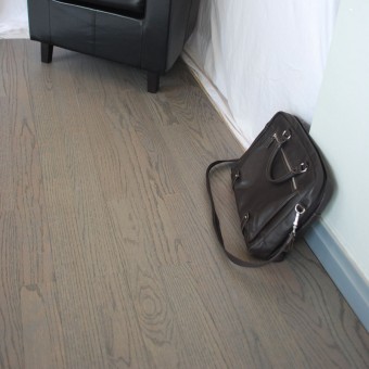 Parquet chêne contrecollé 2 frises verni GRIS PLATINE MAT